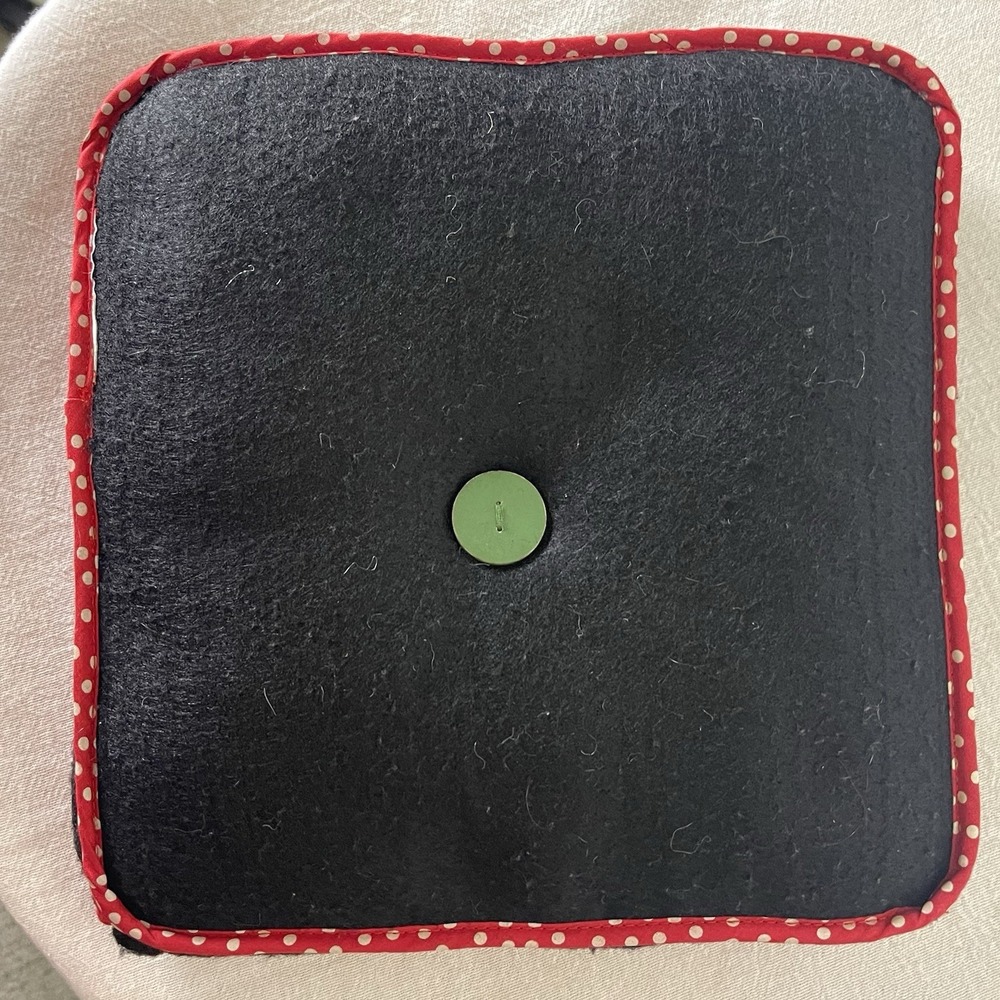 Black Felt Handmade Look‎ Pillow 10in Red Polka Dot Quilted Pinwheel Accent - Picture 2 of 3